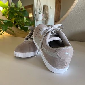 Like new earth-toned suede puma sneakers